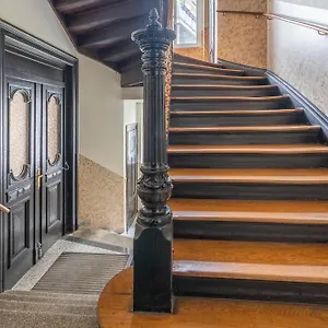 Gemuetliche Dachgeschosswohnung -waldstrassenviertel Apartment